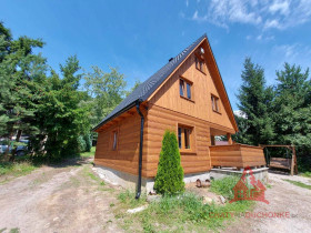 -- PREDANÉ -- DUCHONKA – Pekná CHATA  – 6 – izbová SLNEČNÁ prerobená chata s TERASO