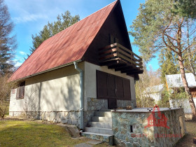 -- PREDANÉ -- UNIKÁTNA CHATA  – 3 – IZBY  pekné TICHÉ prostredie / TERASA / pozemok 850 m