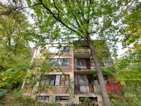 -- PREDANÉ--HRUBÁ  stavba CHATY / DOMU na DUCHONKE – 13– izieb, TERASA na streche s bazéno