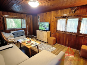 11-duchonka-chata-predaj-izba-obyvacka-spolocenska-miestnost