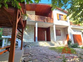 1-duchonka-chata-predaj-pohlad-na-chatu