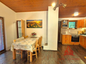 12-duchonka-chata-predaj-kuchyna-obyvacka