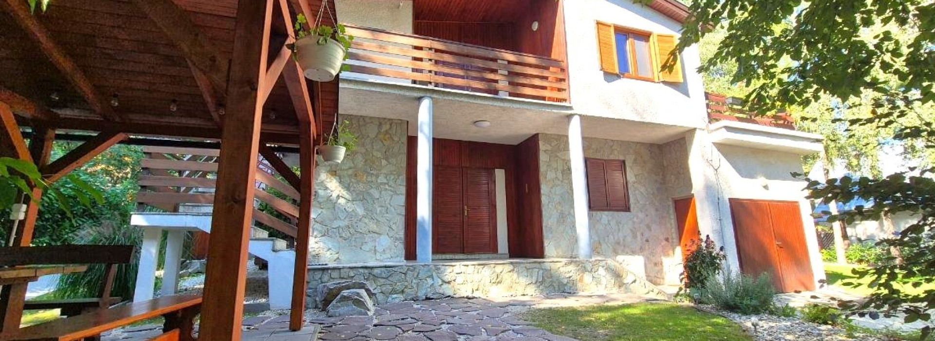 DUCHONKA – unikátna celoročná CHATA / TERASA / altánok / pekné prostredie / KRB +  ústredn